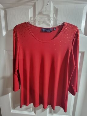 Vibrant Susan Graver Style top. Red color with a cool shimmer dot pattern. XS